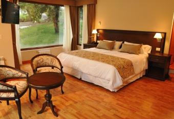 Ruca Kuyen Golf & Resort allows 18 year olds to book a room