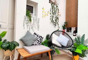 Hyper Centre Champagne Property has Balcony rooms