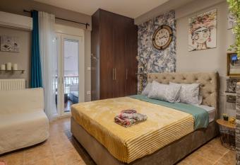 GpxClr MediumPenthouseSuite Aplus allows 18 year olds to book a room