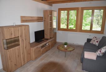 Eulennest - Wohnung im Schwarzwaldhaus allows 18 year olds to book a room