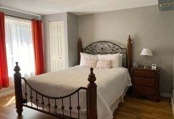 Jen   s guest house has Balcony rooms