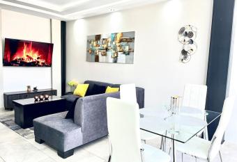 1510 Depa inteligente frente parque Miraflores allows 18 year olds to book a room