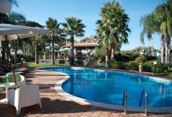 Villa Papardo allows 18 year olds to book a room