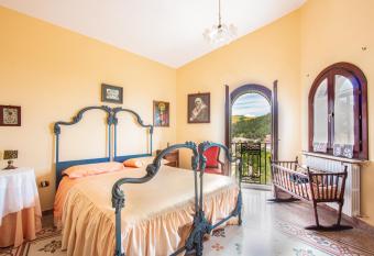 Casa Bizzarro has rooms with a private hot tub