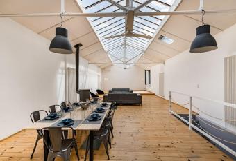 Zeus loft 400m   6rms 6BR hypercentre has Balcony rooms