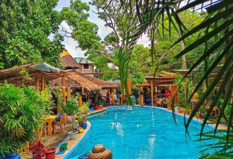 Big Apple Dive Resort has Balcony rooms