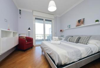 Vista APT, Wi-Fi e Ottimi Collegamenti a Roma has rooms with a private hot tub