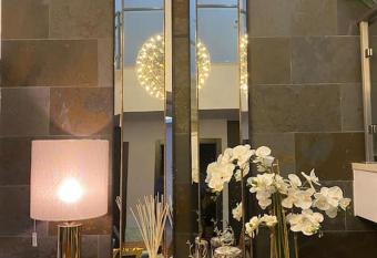 Valadares House has rooms with a private hot tub