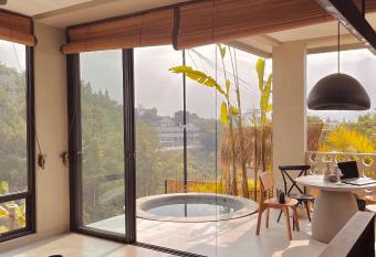 THE HILL By The Villas 100 has Balcony rooms