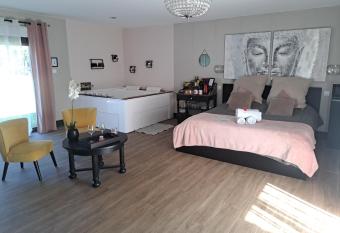 Domaine l Or  e du Marais allows 18 year olds to book a room