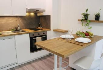 Lovely Studio with Free Parking! allows 18 year olds to book a room