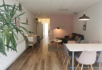 Maarten en Hanh allows 18 year olds to book a room