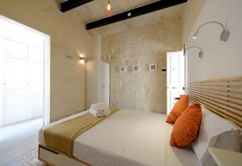 Private rooms with bathroom in Valletta allows 18 year olds to book a room