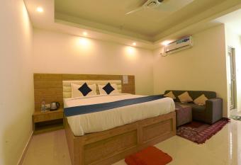 Aura Hotel Rajdhani Residency has Balcony rooms