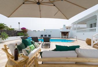 VILLA ALLI has Balcony rooms