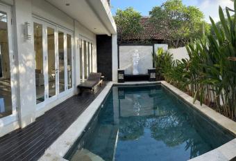 Royal Maharani allows 18 year olds to book a room