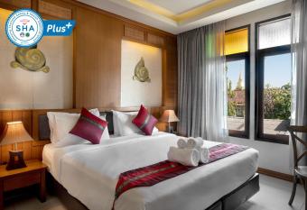 Lee Chiang Hotel allows 18 year olds to book a room