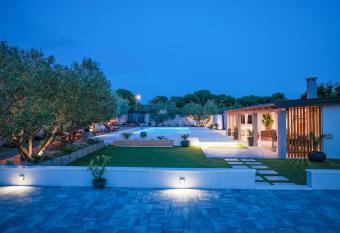 Ana, House with pool has Balcony rooms