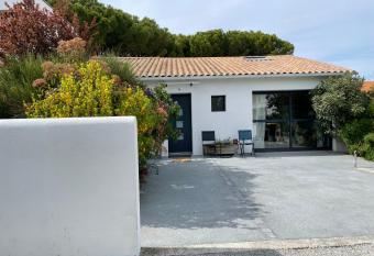 STUDIO T has Balcony rooms