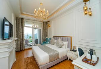 Villasita Resorts allows 18 year olds to book a room