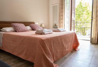 Gennaro Holidays has Balcony rooms