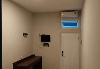 Bromo Family Guest House has Balcony rooms