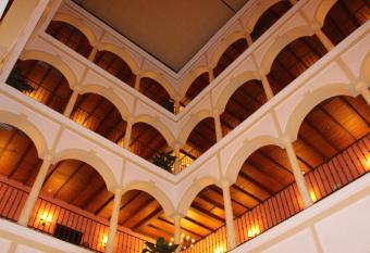 Hotel ikaros allows 18 year olds to book a room