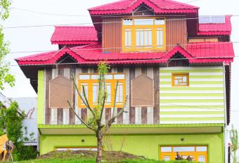Dewan Guest House has Balcony rooms