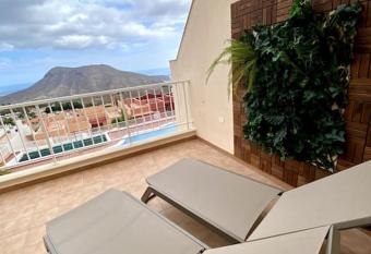 Bonitos atardeceres sobre Los Cristianos allows 18 year olds to book a room