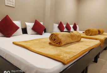 Hotel Shree Ram Nivas allows 18 year olds to book a room