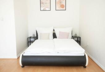 Stadtoase Wohnung nahe Hauptbahnhof allows 18 year olds to book a room