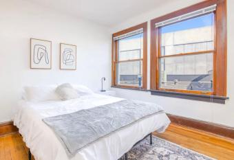 Cozy 1 Studio Apartment Downtown Des Moines allows 18 year olds to book a room