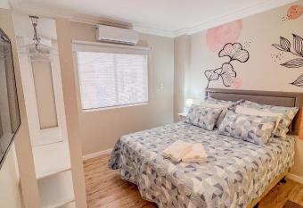 Brisa Mar Apartamento Aconchego allows 18 year olds to book a room