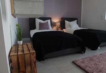 Rheinmosel Gl  ck has Balcony rooms