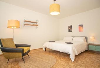 Modern Apartment in City Centre has Balcony rooms