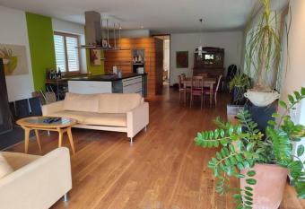 Loft mit Kamin und Whirlpool allows 18 year olds to book a room