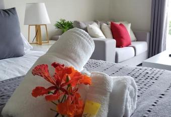 Convenient Studio Apt Near Airport, Beaches & Food has Balcony rooms