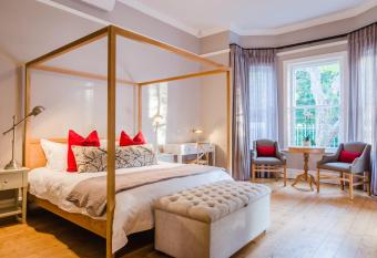 Bonne Esperance Studio Apartments has Balcony rooms