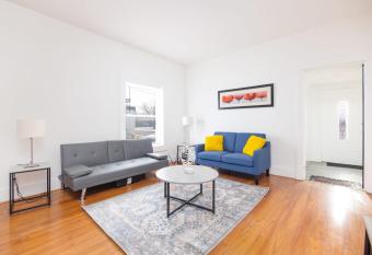 Cute 3 Bedroom home in the heart of Des Moines has Balcony rooms