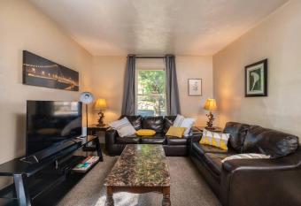 Entire house 3 bedroom Twin Cities, Specious, Entire House, AC allows 18 year olds to book a room