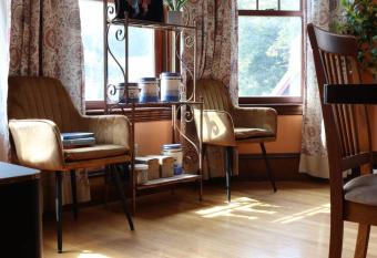 Beautiful Victorian house, Great Views, free parking has rooms with a private hot tub