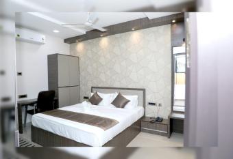 HOTEL RSB PLAZA allows 18 year olds to book a room