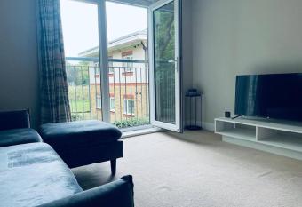 Gatwick Airport Apartment has Balcony rooms
