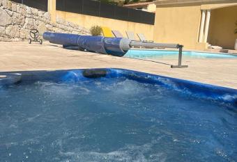 Bas de Villa d  tente has Balcony rooms