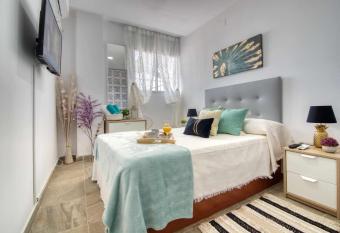 Apartamento en primera l  nea playa en Mijas Costa allows 18 year olds to book a room