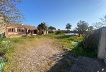 Maison de charme en bord de mer has Balcony rooms