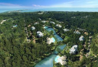 Apartamento 2 ambientes Solanas, Green Park has rooms with a private hot tub