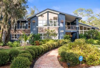 Sleeps 28, Events, Salt Pool/Spa, Outdoor Kitchen has rooms with a private hot tub