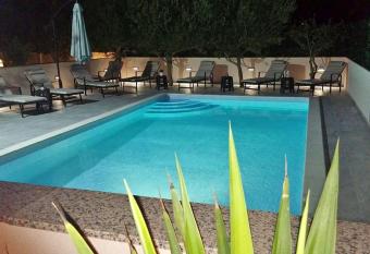 PALMA 7 allows 18 year olds to book a room