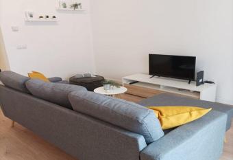 NUEVO Apartamento Centro Lleida allows 18 year olds to book a room